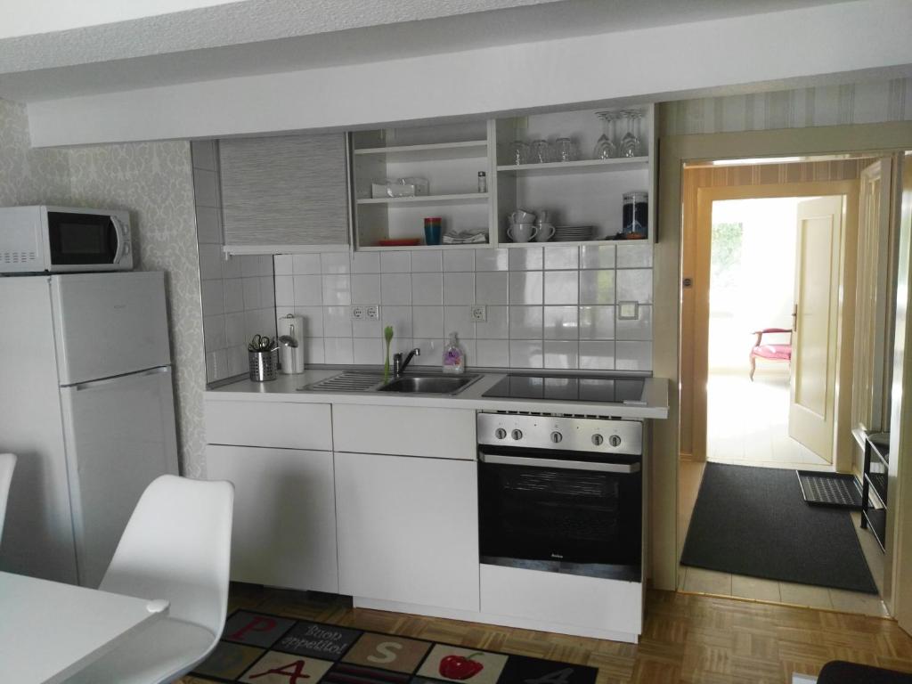 NiJole Apartment room 3