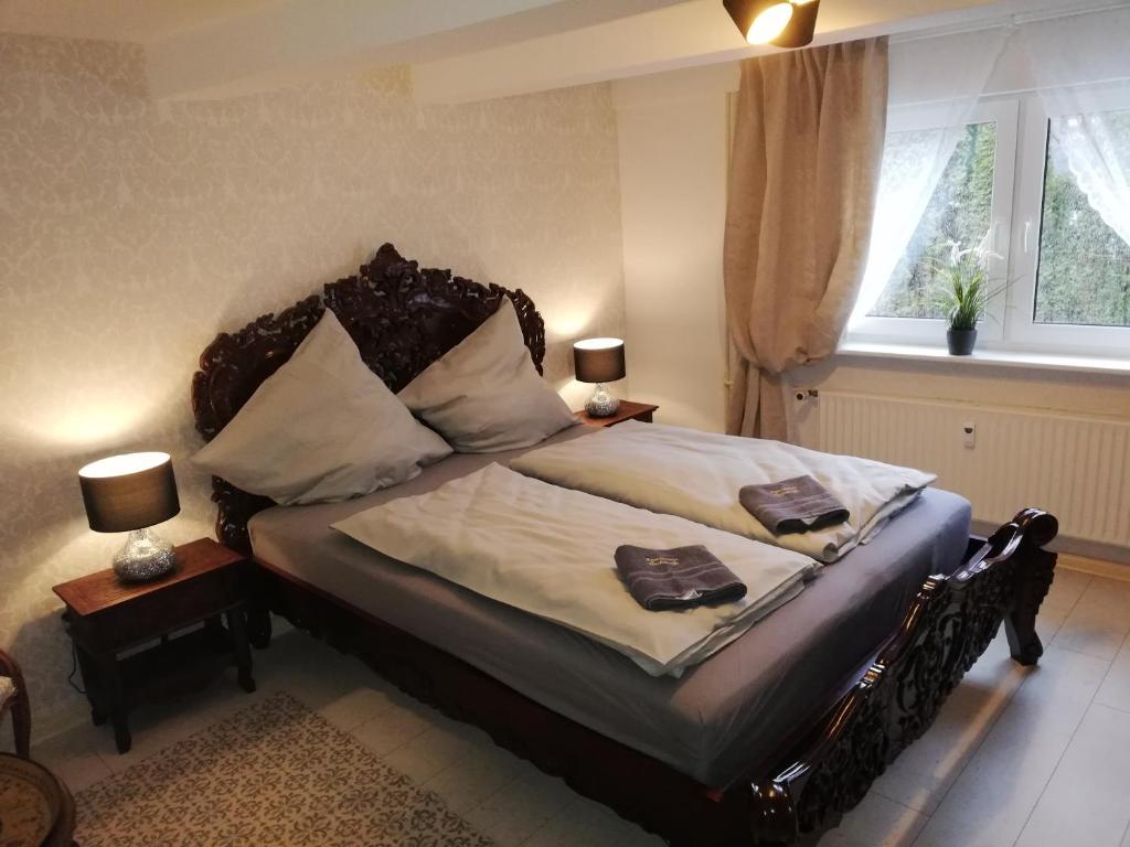 NiJole Apartment room 5